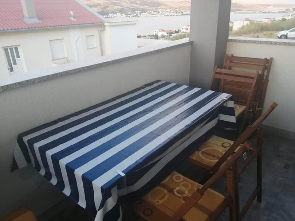 Apartman Dora Pag Town Exterior foto